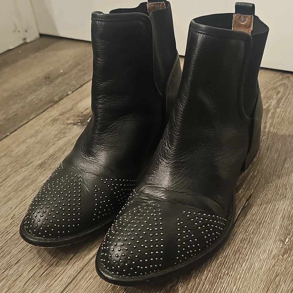 Donald J. Pliner Black Studded Leather Boots Union Jack Pronto Vibes